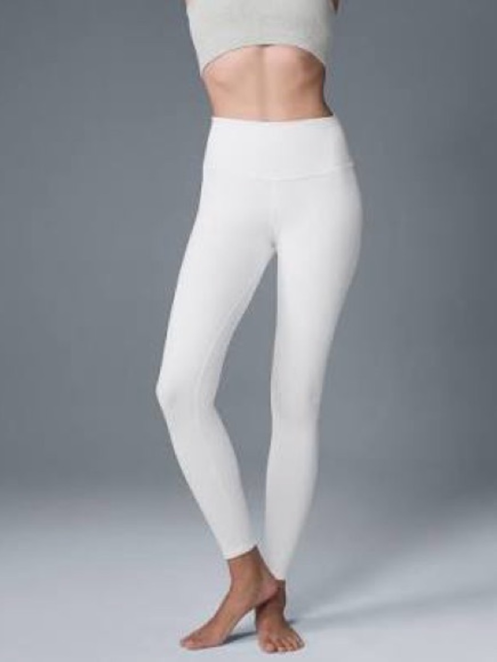 NWOT - Alo Yoga Airbush 7/8 HW leggings in White / XS